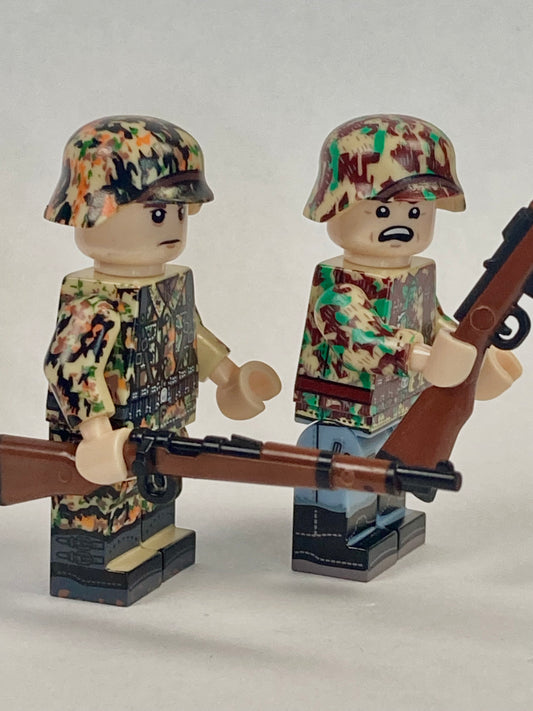 2 x WW2 German soldiers