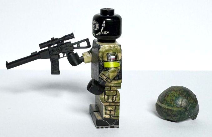 Russian Modern War Special Forces Soldier (Helmet and Weapon Included)