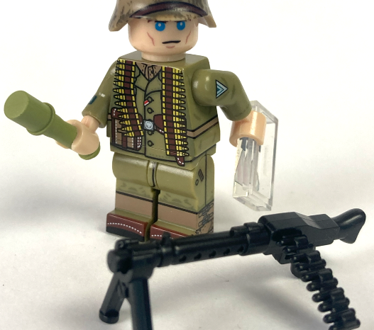 WW2, 4 x German Afrika Korps, pack 2. 4 toy soldiers. History authentic.