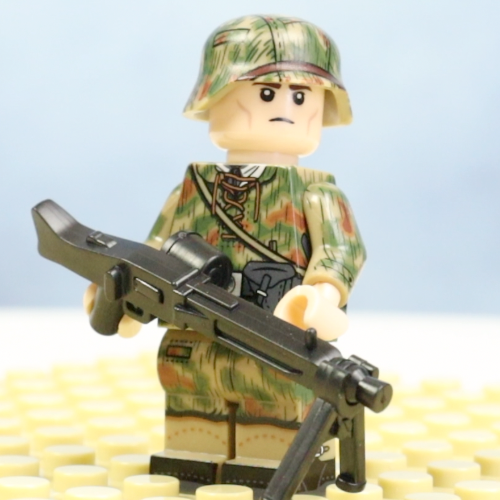 WW2 German set of 4 soldiers in splinter camo