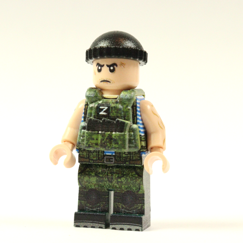 Ratnik Z patch (Brickarms Printed PCV-Specialist Vest), Open pouches. Magazines sticking out.