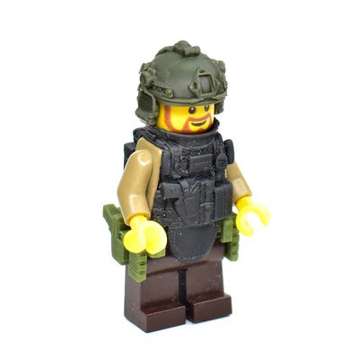 Modern Combat helmet with vertical headphones