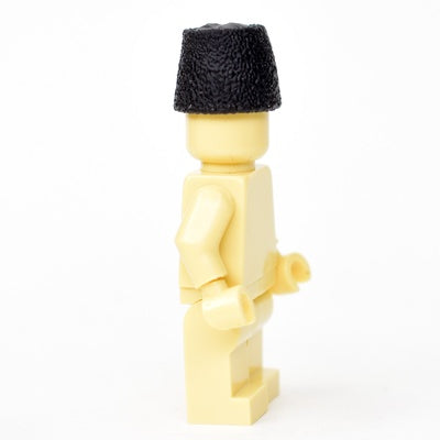 A tall black papakha hat for Lego figures. ( by G-brick Design)