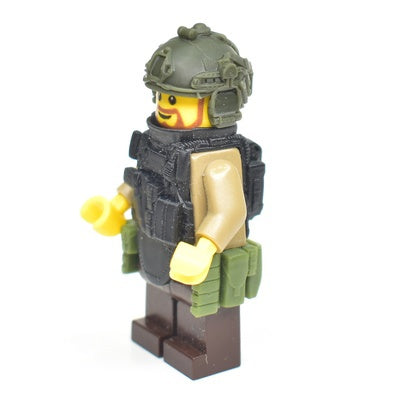 Modern Combat helmet with vertical headphones