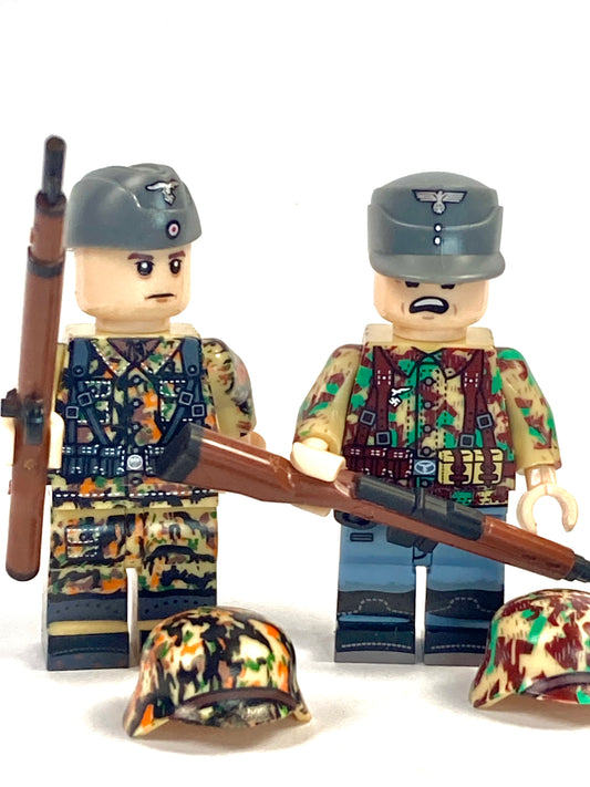 2 x WW2 German soldiers