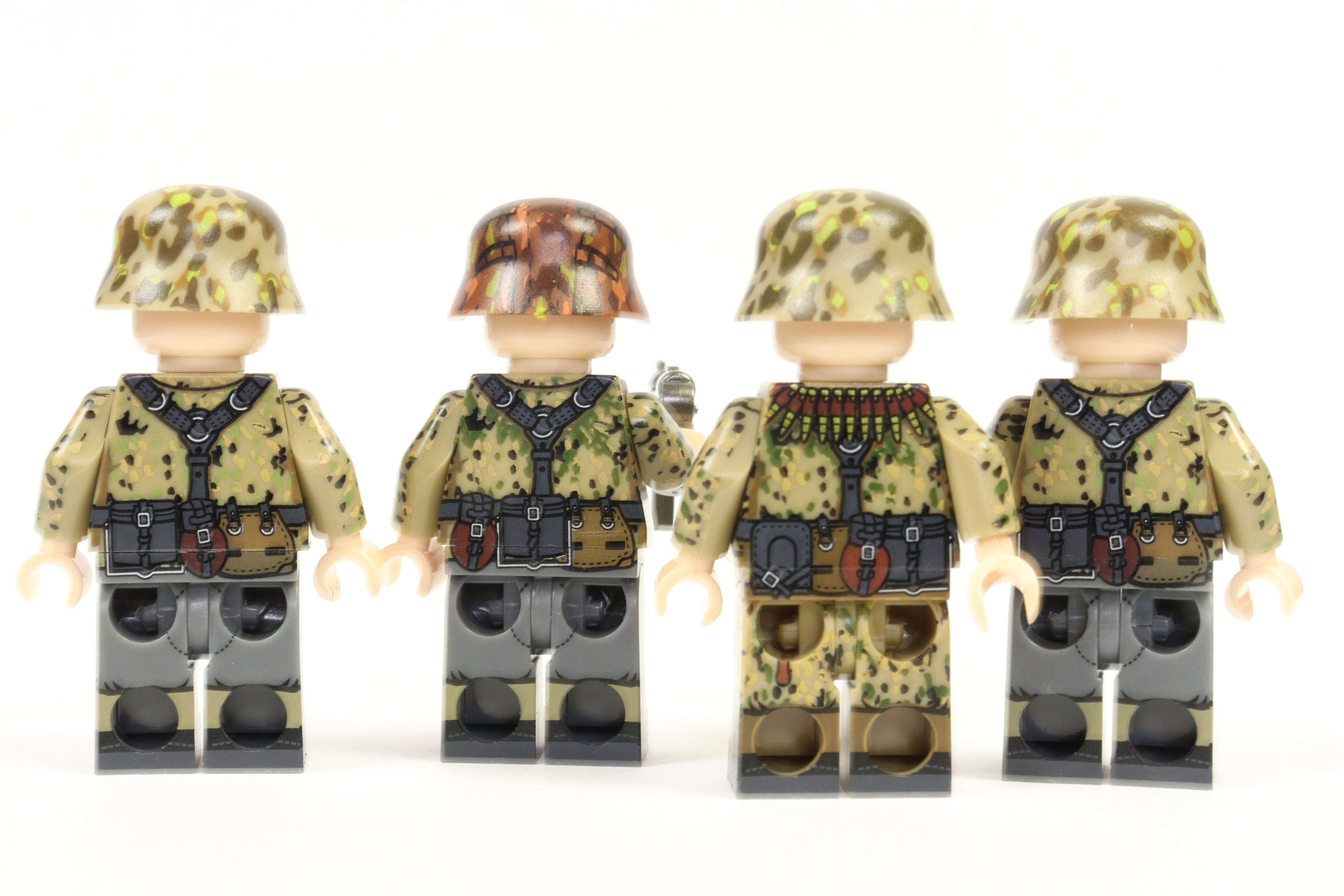 WW2 set of 4 German pea Dot camo toy soldiers