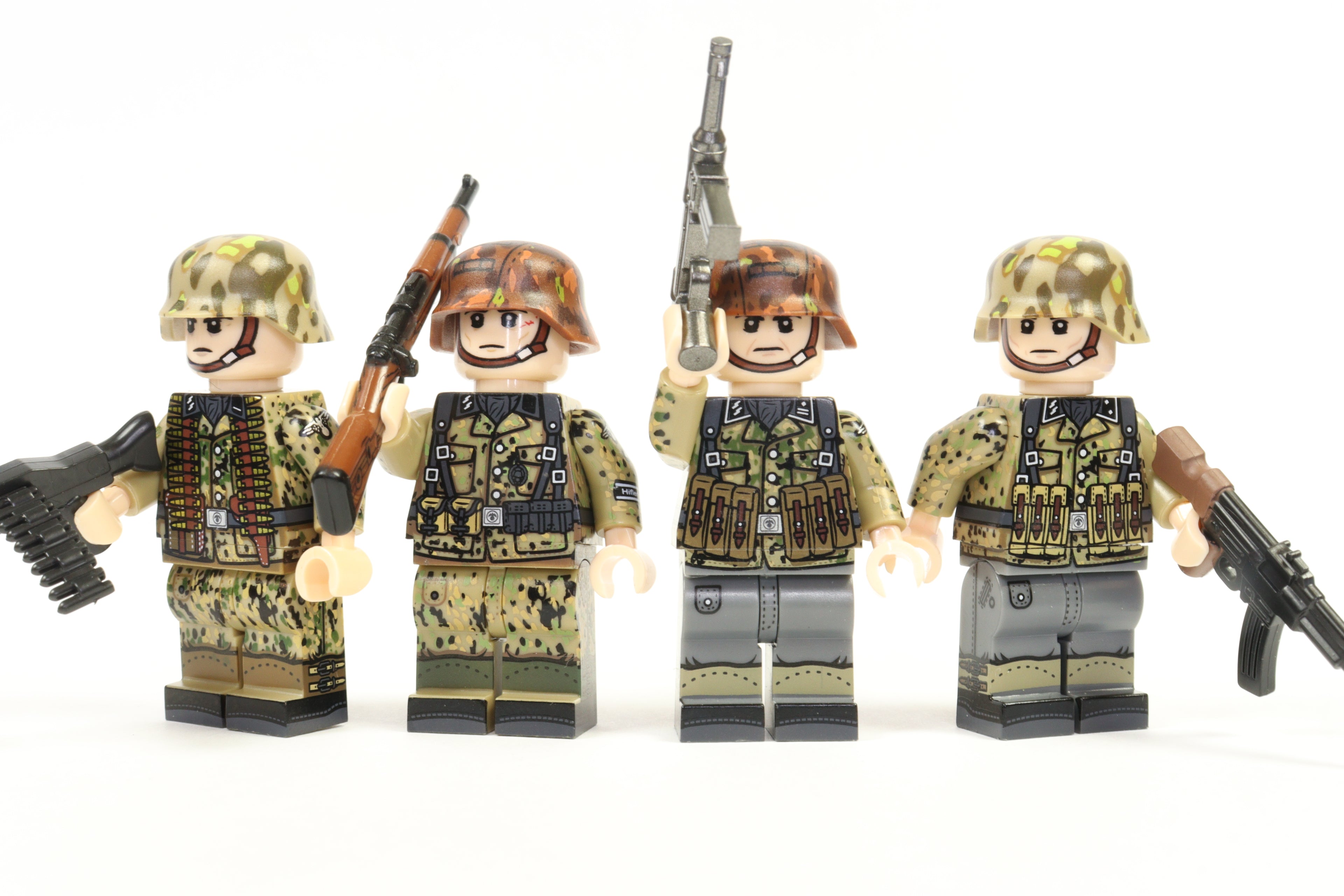 WW2 set of 4 German pea Dot camo toy soldiers