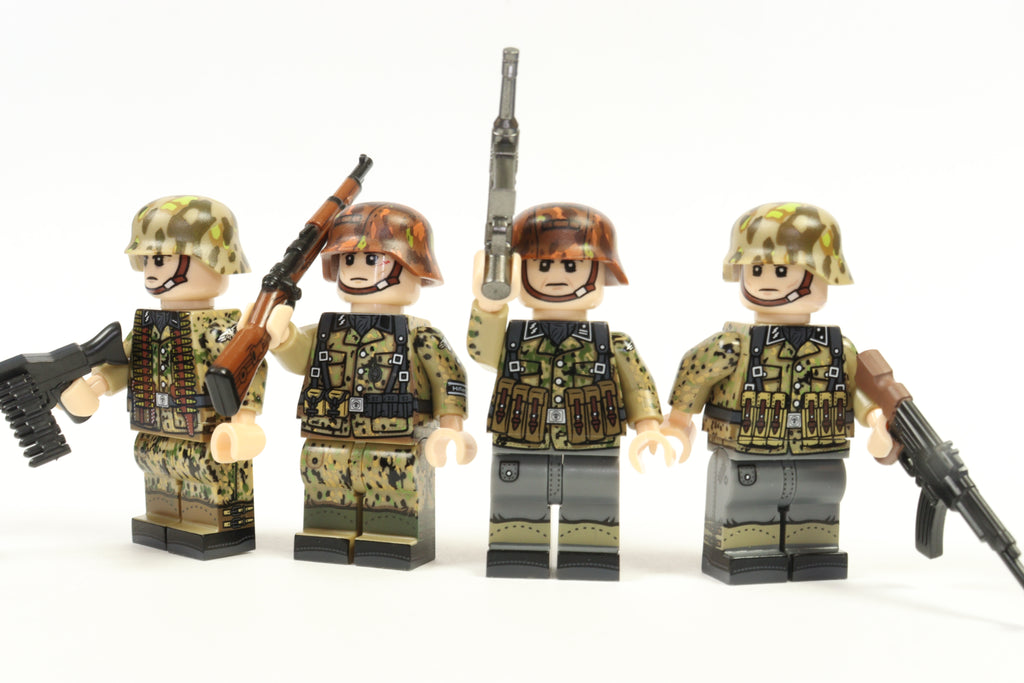 WW2 set of 4 German pea Dot camo toy soldiers