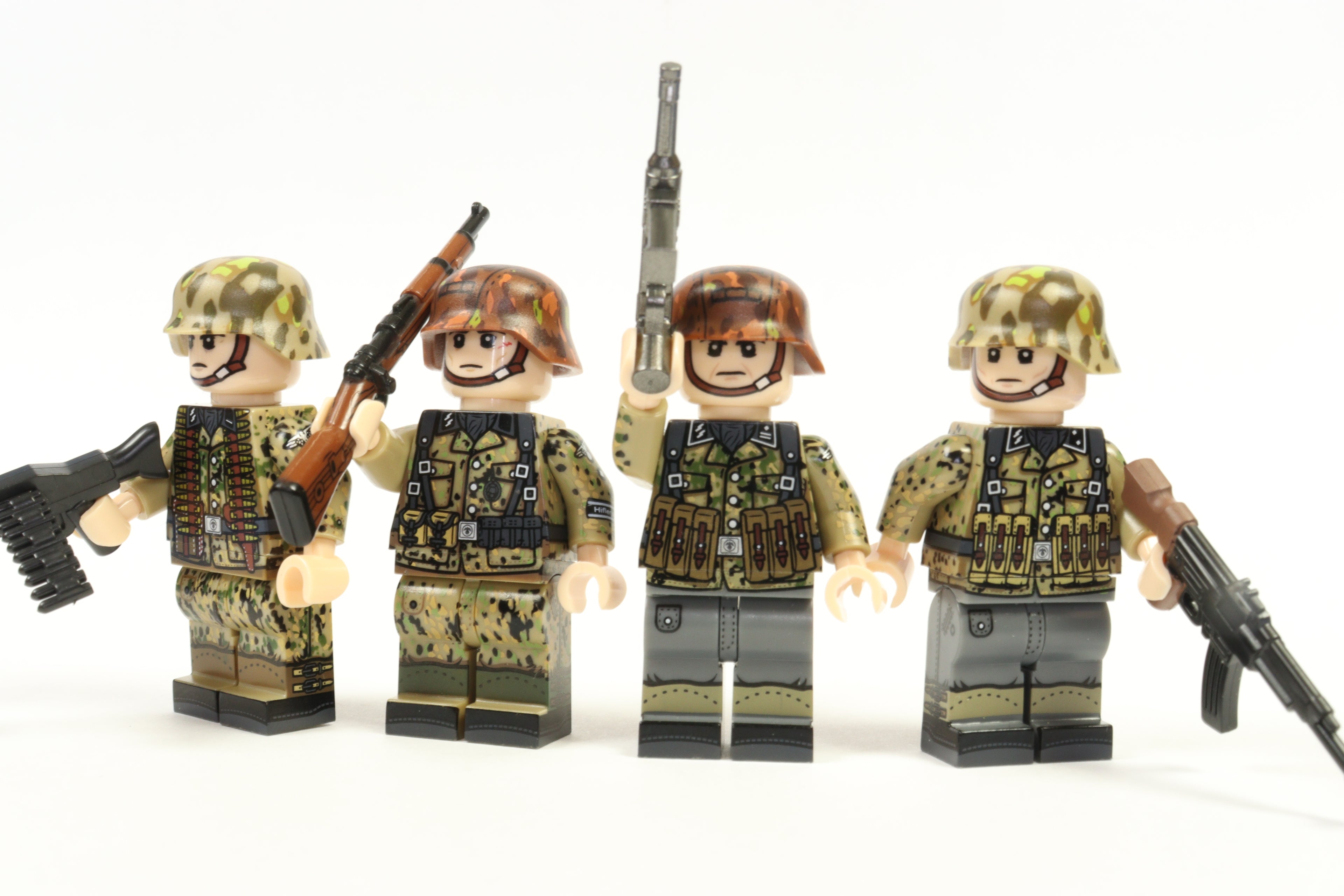 WW2 set of 4 German pea Dot camo toy soldiers