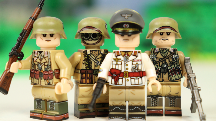 4 x WW2 German Africa corp soldiers with Rommel