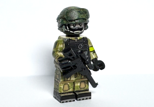 Russian Modern War Special Forces Soldier (Helmet and Weapon Included)