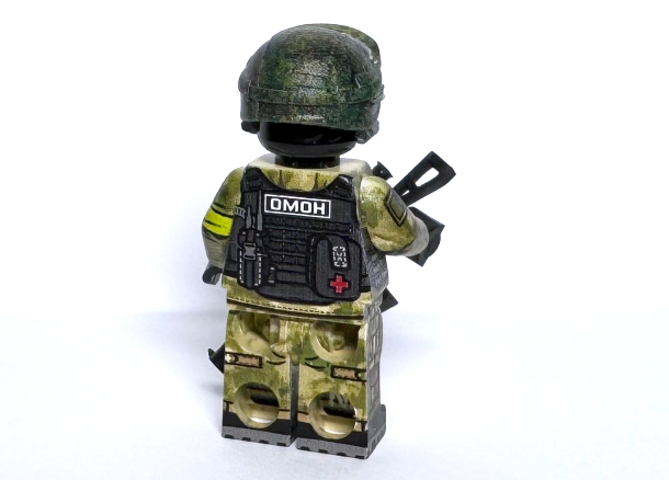 Russian Modern War Special Forces Soldier (Helmet and Weapon Included)