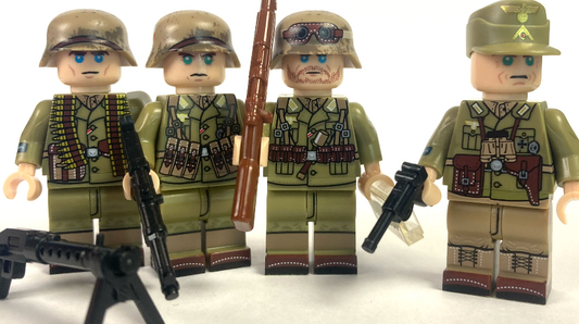WW2, 4 x German Afrika Korps, pack 2. 4 toy soldiers. History authentic.