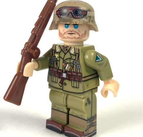 WW2, 4 x German Afrika Korps, pack 2. 4 toy soldiers. History authentic.