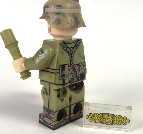 WW2, 4 x German Afrika Korps, pack 2. 4 toy soldiers. History authentic.