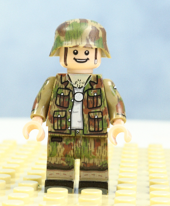 German set of 4 toy soldiers - no webbing