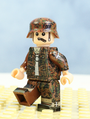 German set of 4 toy soldiers - no webbing