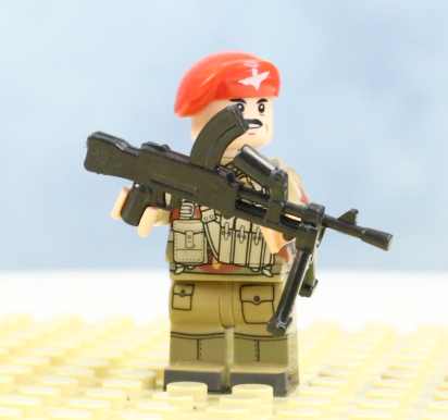British pack number 2 - three toy soldiers of the WW2 period