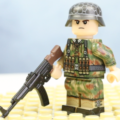 WW2 German set of 4 soldiers in splinter camo