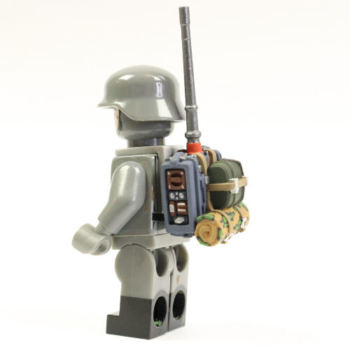 Painted WW2 German field radio Feldfunksprecher (Feldfu. b)