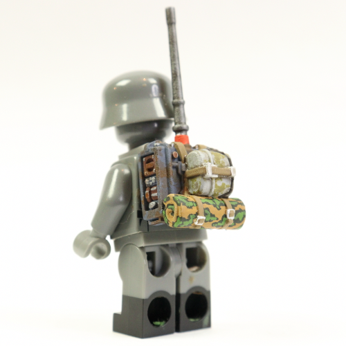 Painted WW2 German field radio Feldfunksprecher (Feldfu. b)