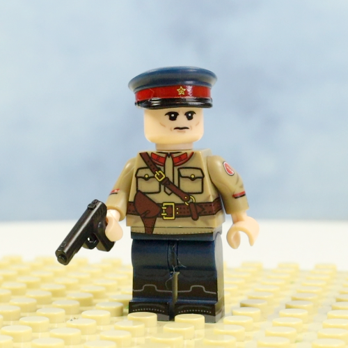 NKVD set of 4 toy soldiers (WW2 early and late period of war)
