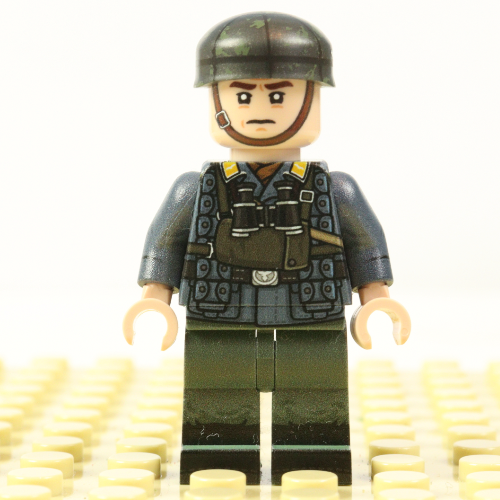 WWII German Fallschirmjäger Minifigure, Early period of war. 1 of 6.