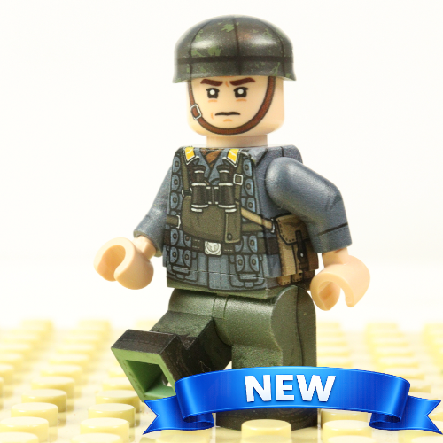 WWII German Fallschirmjäger Minifigure, Early period of war. 1 of 6.