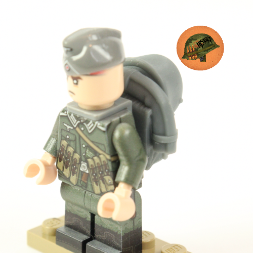 German Field Pack with Bedroll and Mess Tin - Variant 2 | Toy Accessory