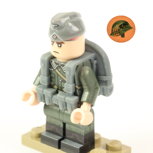 German Field Pack with Bedroll and Mess Tin - Variant 3 | Toy Accessory