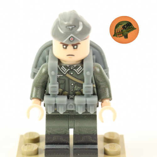 German Field Pack with Bedroll and Mess Tin - Variant 3 | Toy Accessory