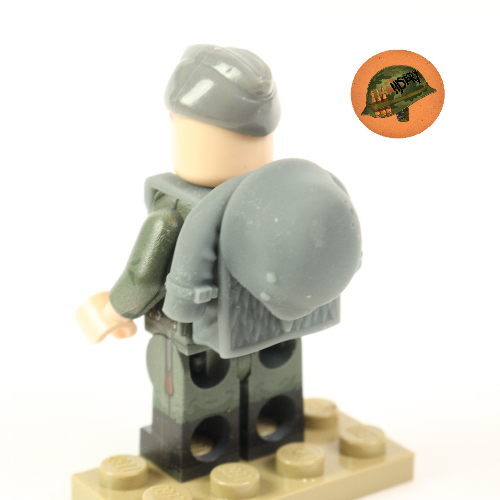German Field Pack with Bedroll and Mess Tin - Variant 4 | Toy Accessory