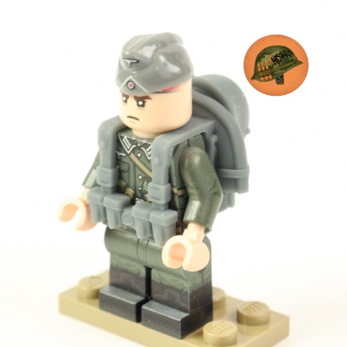 German Field Pack with Bedroll and Mess Tin - Variant 4 | Toy Accessory