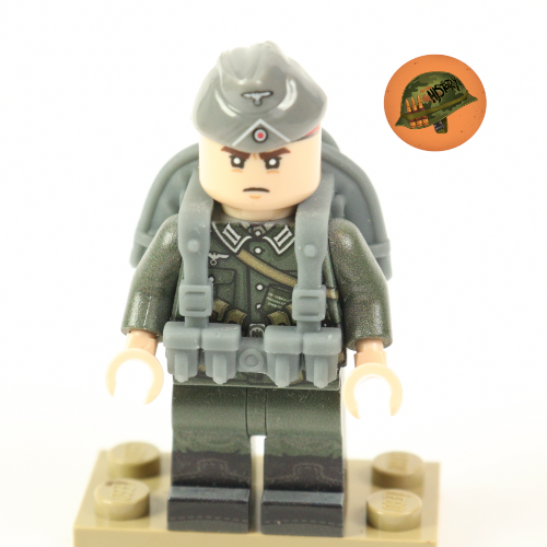German Field Pack with Bedroll and Mess Tin - Variant 4 | Toy Accessory