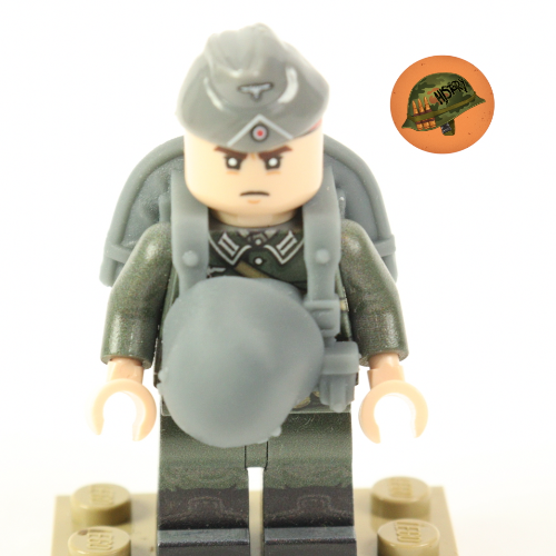 German Field Pack with Bedroll and Mess Tin - Variant 5 | Toy Accessory