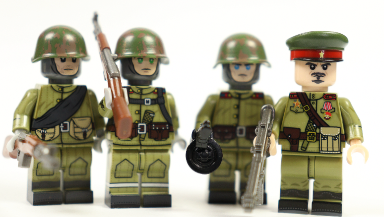 4 x Soviet WW2 soldiers (1943-1945)