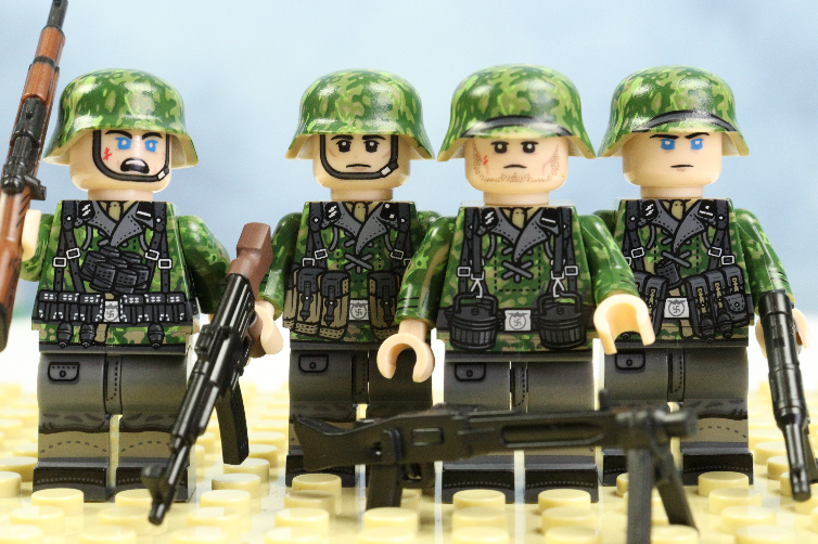 Set of 4 German WW2 soldiers - Rauchtarnmuster Spring camo