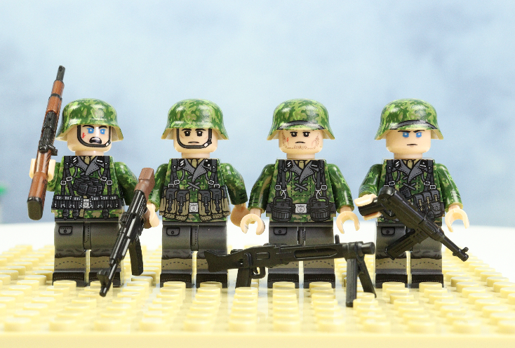 Set of 4 German WW2 soldiers - Rauchtarnmuster Spring camo